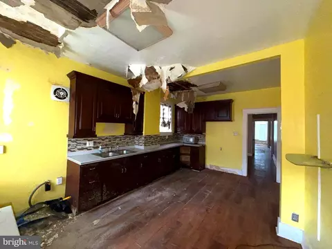 Entry Way - 3235 Shannon Dr, Baltimore, MD 21213 photo 2 of 5