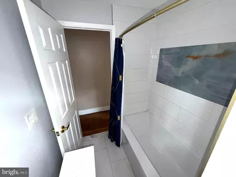 Bath - 3235 Shannon Dr, Baltimore, MD 21213 photo 1 of 3