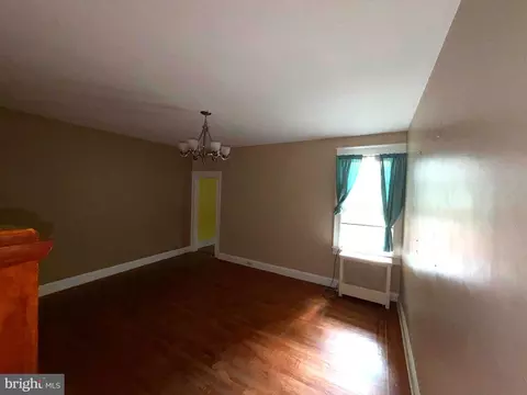 Living - 3235 Shannon Dr, Baltimore, MD 21213 photo 6 of 9