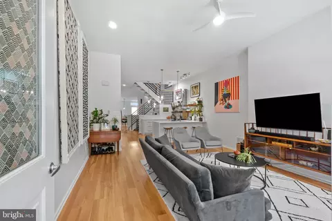 Entry Way - 312 E Lanvale St E, Baltimore, MD 21202 photo 2 of 5