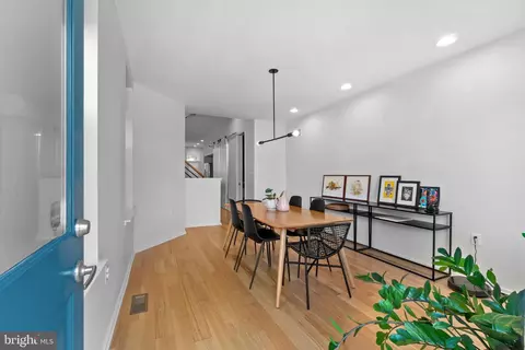 Entry Way - 312 E Lanvale St E, Baltimore, MD 21202 photo 3 of 5