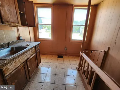 Entry Way - 101 S Payson St, Baltimore, MD 21223 photo 7 of 18
