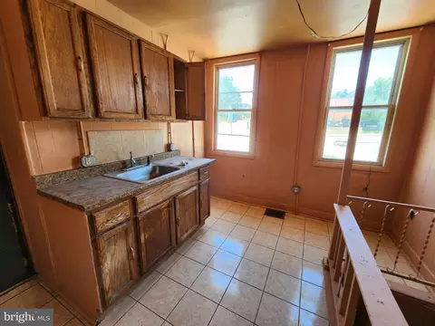 Entry Way - 101 S Payson St, Baltimore, MD 21223 photo 6 of 18