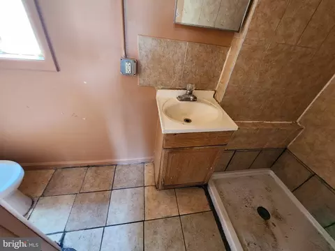 Bath - 101 S Payson St, Baltimore, MD 21223 photo 3 of 5