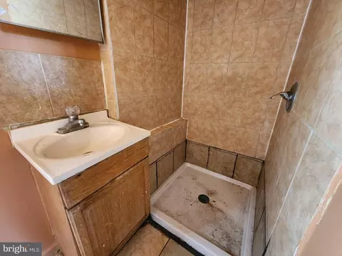 Bath - 101 S Payson St, Baltimore, MD 21223 photo 4 of 5