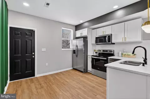 Entry Way - 1820 N Collington Ave, Baltimore, MD 21213 photo 6 of 11