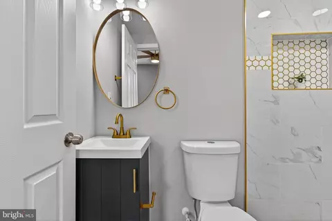 Bath - 1820 N Collington Ave, Baltimore, MD 21213 photo 2 of 5