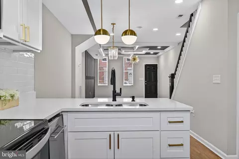 Entry Way - 1820 N Collington Ave, Baltimore, MD 21213 photo 5 of 11