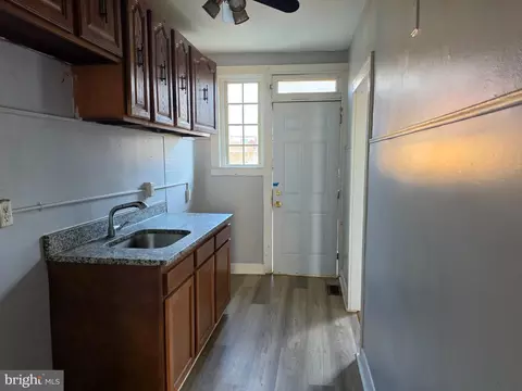 Entry Way - 3233 Elmley Ave, Baltimore, MD 21213 photo 5 of 6
