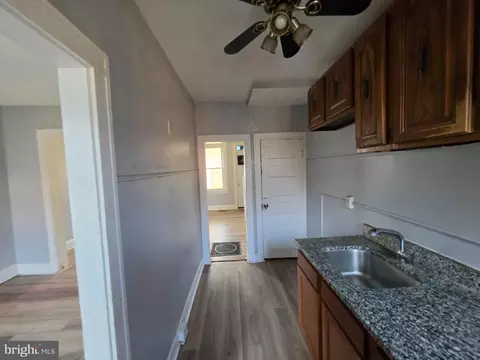 Entry Way - 3233 Elmley Ave, Baltimore, MD 21213 photo 3 of 6