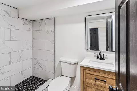 Bath - 2611 E Preston St, Baltimore, MD 21213 photo 5 of 6