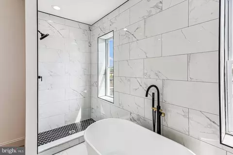 Bath - 2611 E Preston St, Baltimore, MD 21213 photo 2 of 6