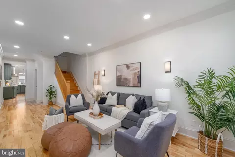 Entry Way - 3409 Dillon St, Baltimore, MD 21224 photo 5 of 10