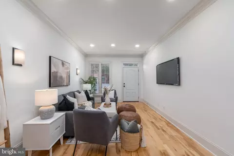 Entry Way - 3409 Dillon St, Baltimore, MD 21224 photo 6 of 10
