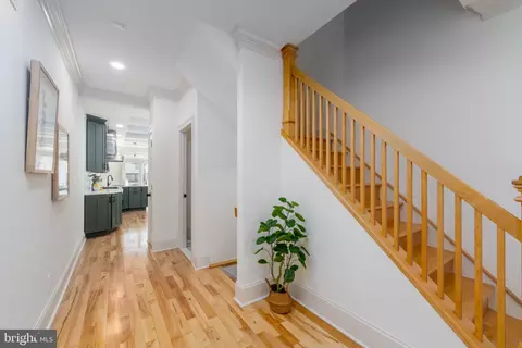 Entry Way - 3409 Dillon St, Baltimore, MD 21224 photo 7 of 10