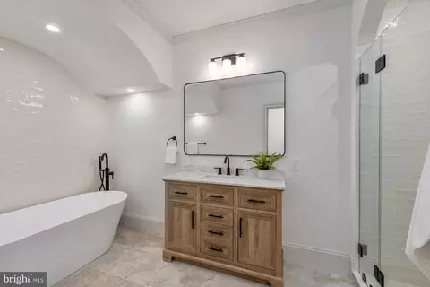 Bath - 3409 Dillon St, Baltimore, MD 21224 photo 2 of 3
