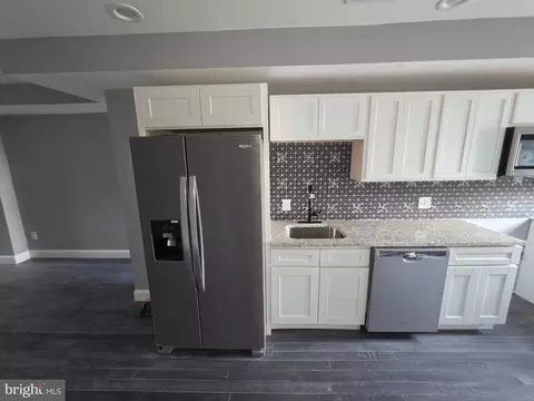 Entry Way - 1227 E Lanvale St, Baltimore, MD 21202 photo 3 of 8