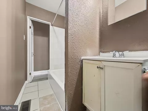 Entry Way - 621 E 30th St, Baltimore, MD 21218 photo 3 of 3