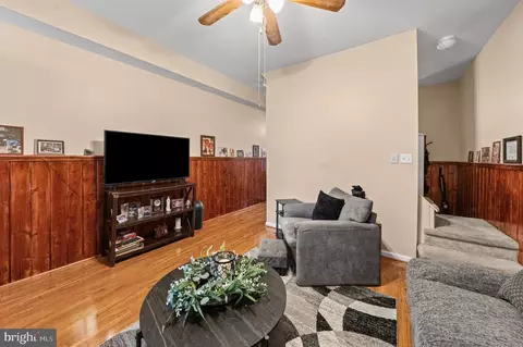Entry Way - 2334 Sidney Ave, Baltimore, MD 21230 photo 1 of 3