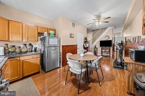 Entry Way - 2334 Sidney Ave, Baltimore, MD 21230 photo 2 of 3