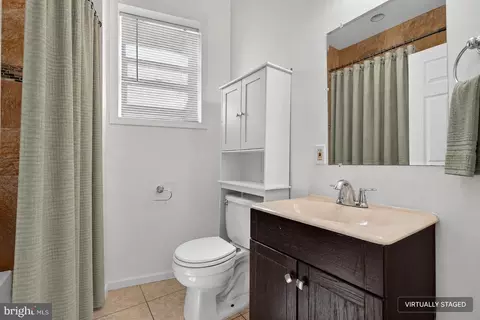 Bath - 1719 Ruxton Ave, Baltimore, MD 21216 photo 7 of 9