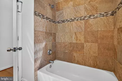 Bath - 1719 Ruxton Ave, Baltimore, MD 21216 photo 4 of 9