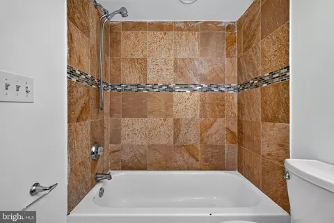 Bath - 1719 Ruxton Ave, Baltimore, MD 21216 photo 6 of 9