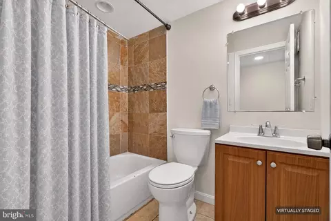 Bath - 1719 Ruxton Ave, Baltimore, MD 21216 photo 9 of 9