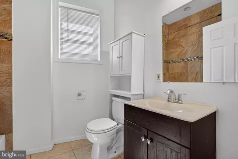 Bath - 1719 Ruxton Ave, Baltimore, MD 21216 photo 3 of 9