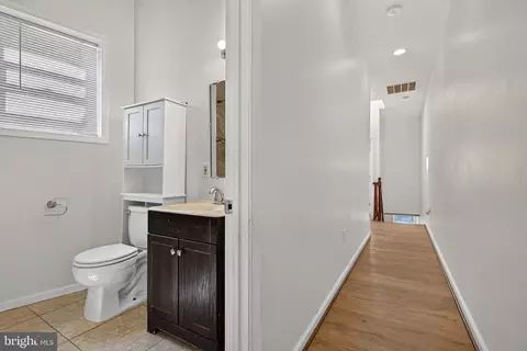 Entry Way - 1719 Ruxton Ave, Baltimore, MD 21216 photo 5 of 5