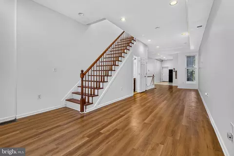 Living - 1719 Ruxton Ave, Baltimore, MD 21216 photo 2 of 6