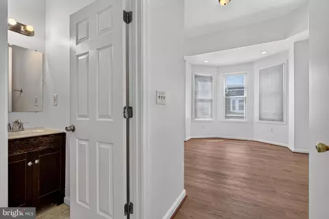 Entry Way - 1719 Ruxton Ave, Baltimore, MD 21216 photo 4 of 5