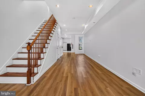 Entry Way - 1719 Ruxton Ave, Baltimore, MD 21216 photo 1 of 5