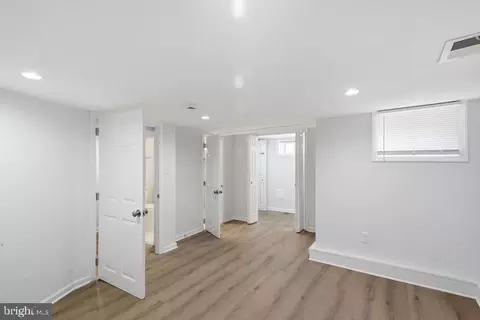 Entry Way - 3227 Phelps Ln, Baltimore, MD 21229 photo 5 of 6