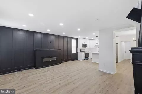Entry Way - 3227 Phelps Ln, Baltimore, MD 21229 photo 1 of 6