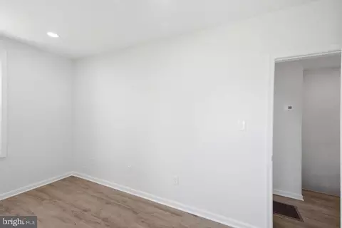 Entry Way - 3227 Phelps Ln, Baltimore, MD 21229 photo 6 of 6