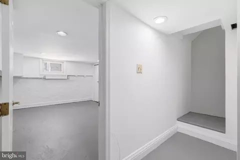 Entry Way - 1420 Covington St, Baltimore, MD 21230 photo 4 of 4