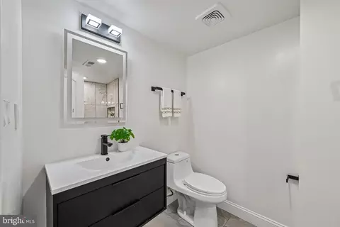 Bath - 24 N Gilmor St, Baltimore, MD 21223 photo 2 of 5