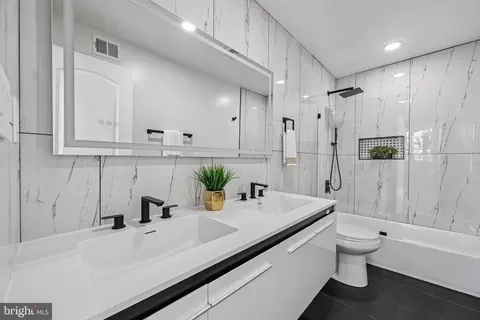 Bath - 24 N Gilmor St, Baltimore, MD 21223 photo 4 of 5