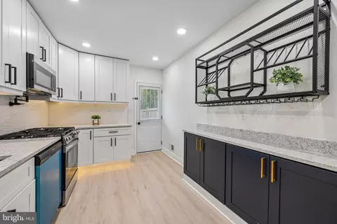 Entry Way - 24 N Gilmor St, Baltimore, MD 21223 photo 6 of 9