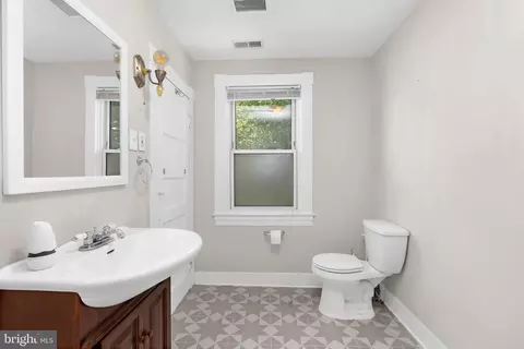 Entry Way - 1905 Deering Ave, Baltimore, MD 21230 photo 4 of 5
