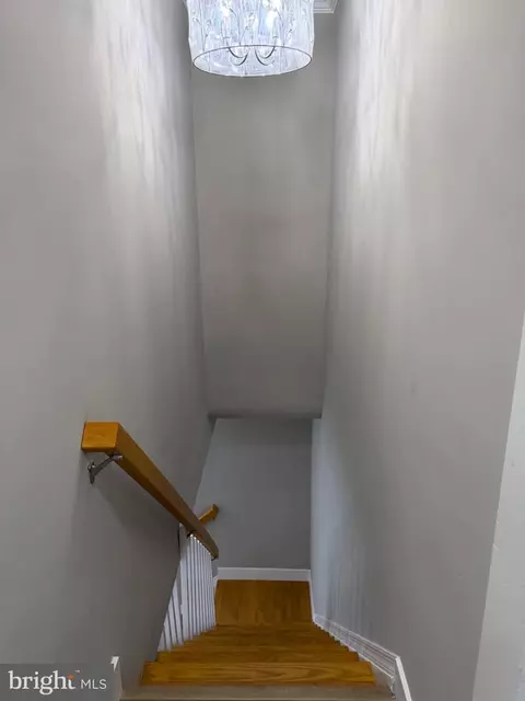Entry Way - 3818 6th St, Baltimore, MD 21225 photo 4 of 19
