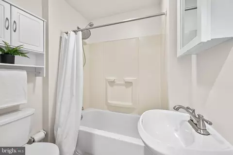 Bath - 1309 Light St, Baltimore, MD 21230 photo 3 of 3