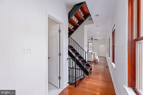 Entry Way - 121 E Fort Ave, Baltimore, MD 21230 photo 2 of 6