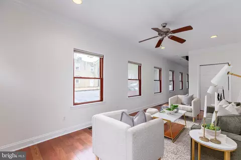 Living - 121 E Fort Ave, Baltimore, MD 21230 photo 1 of 5