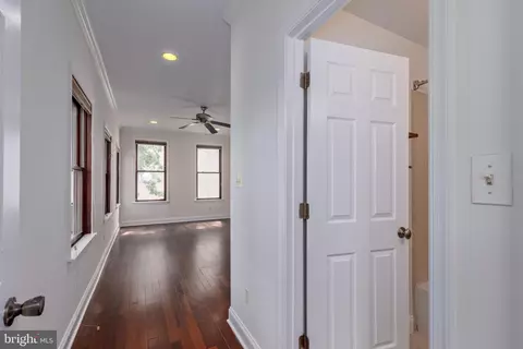 Entry Way - 121 E Fort Ave, Baltimore, MD 21230 photo 4 of 6