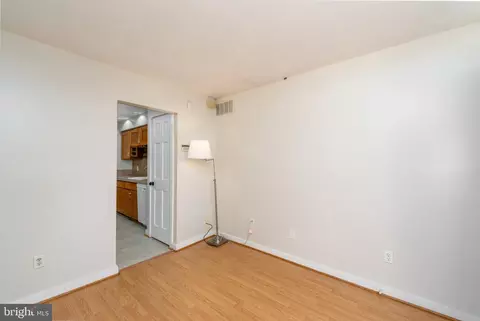 Living - 666 Melvin Dr, Baltimore, MD 21230 photo 2 of 3