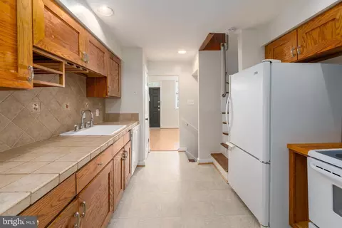 Entry Way - 666 Melvin Dr, Baltimore, MD 21230 photo 1 of 3