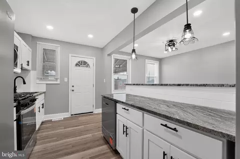 Entry Way - 3544 Lyndale Ave, Baltimore, MD 21213 photo 11 of 18
