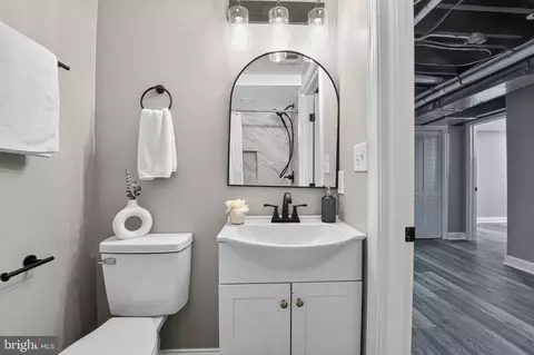 Bath - 3544 Lyndale Ave, Baltimore, MD 21213 photo 3 of 5